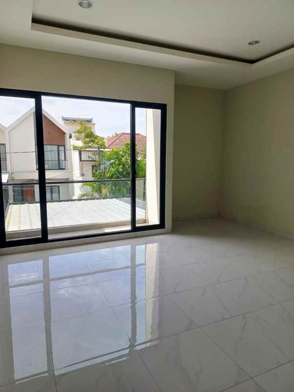 dijual rumah kav dki meruya utara jakbar