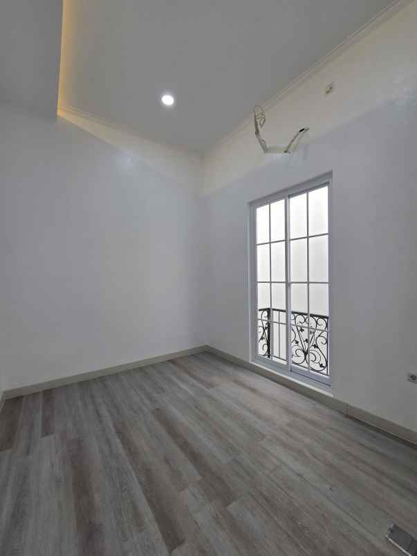 dijual rumah kayu putih jaktim