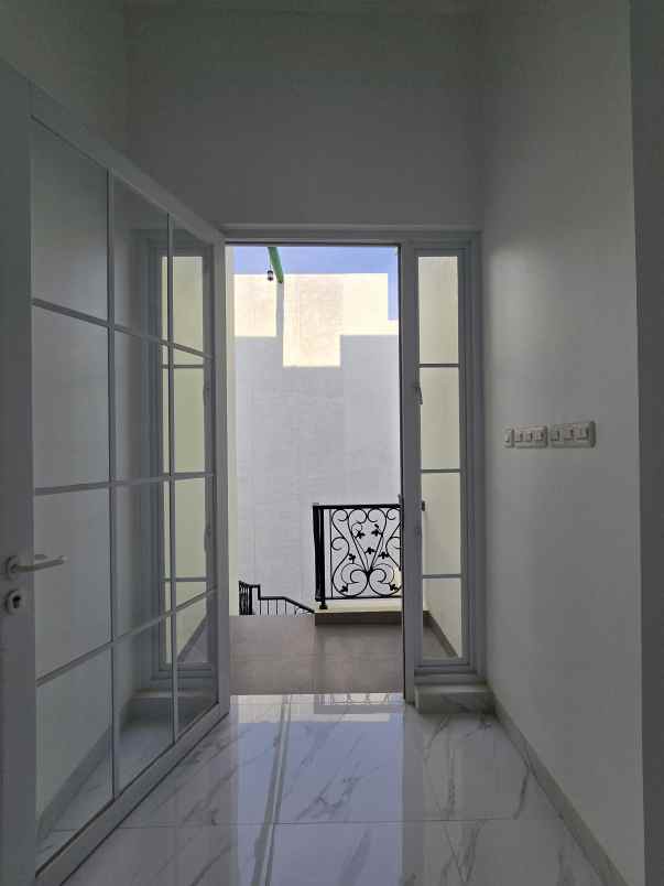 dijual rumah kayu putih jaktim