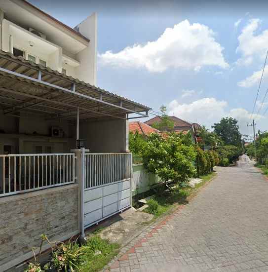 dijual rumah kedinding tengah sekolahan