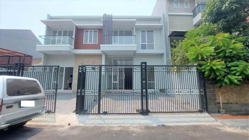 dijual rumah kelapa cengkir kelapa gading