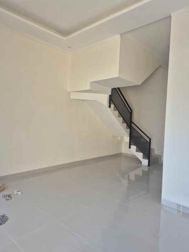 dijual rumah kelapa hybrida kelapa gading