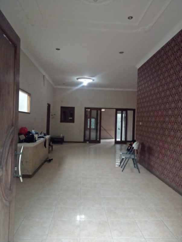 dijual rumah kembangan