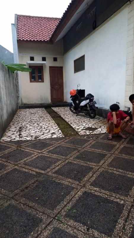 dijual rumah kembangan