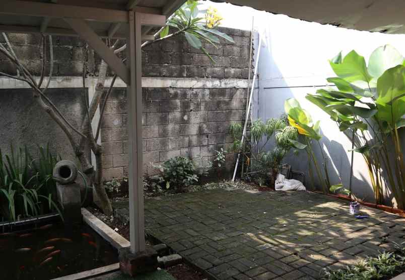 dijual rumah kencana loka lokasi bsd tangerang selatan