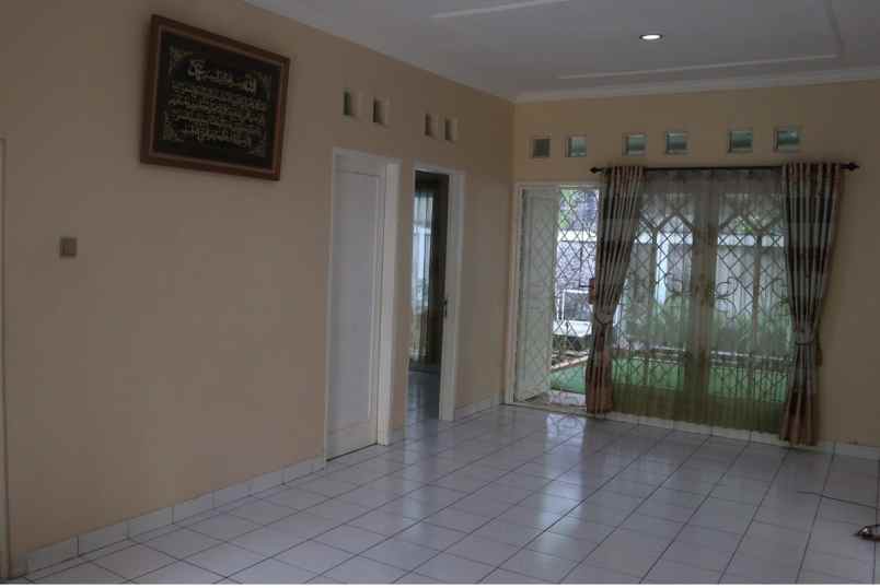 dijual rumah kencana loka lokasi bsd tangerang selatan