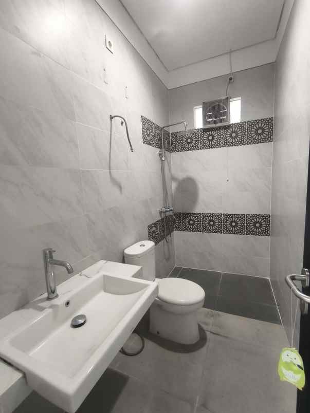 dijual rumah ketintang