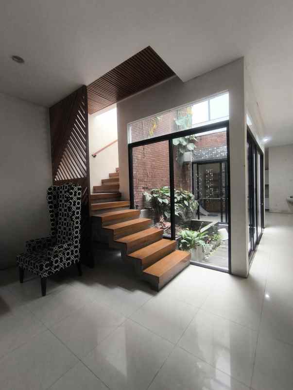 dijual rumah ketintang