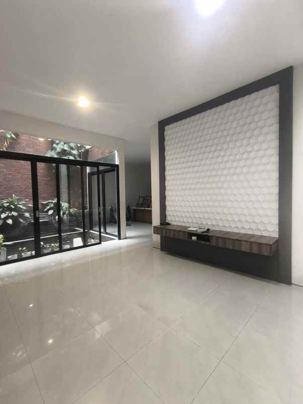 dijual rumah ketintang