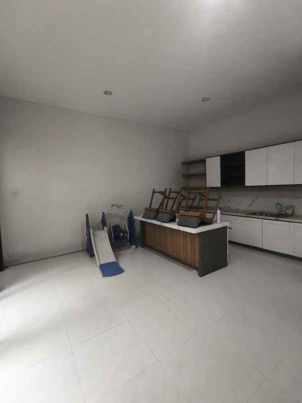 dijual rumah ketintang