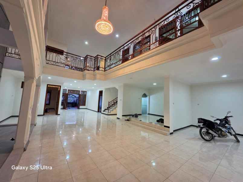 dijual rumah ketintang baru