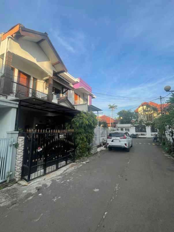 dijual rumah kiarasari asri