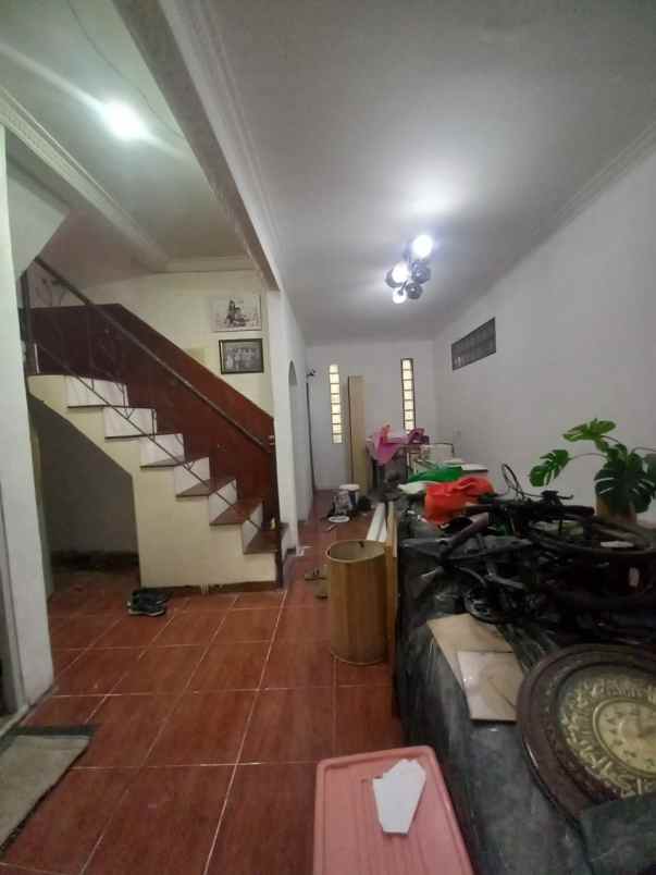 dijual rumah kiarasari asri