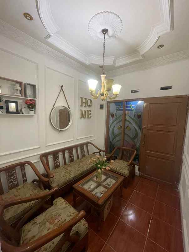 dijual rumah kiarasari asri