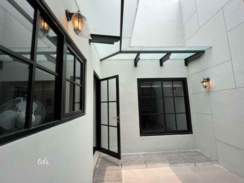 dijual rumah klampis wisma