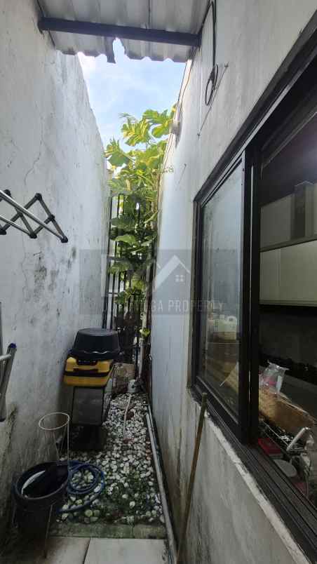 dijual rumah klub keluarga graha raya