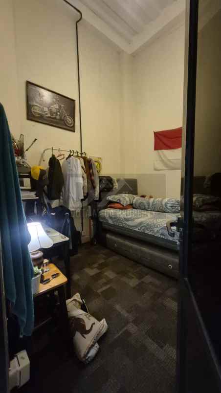 dijual rumah klub keluarga graha raya