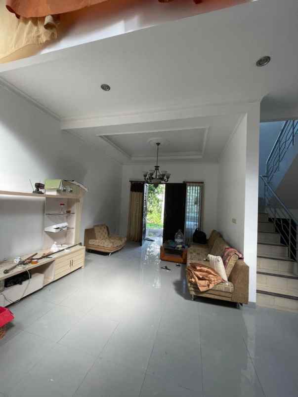 dijual rumah komplek abadi regency