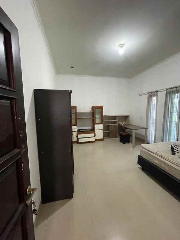 dijual rumah komplek abadi regency