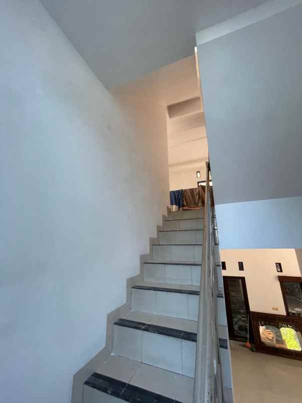 dijual rumah komplek abadi regency