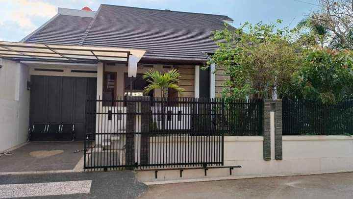 dijual rumah komplek arcamanik endah