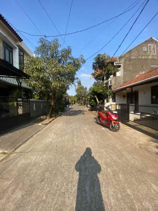 dijual rumah komplek arcamanik endah