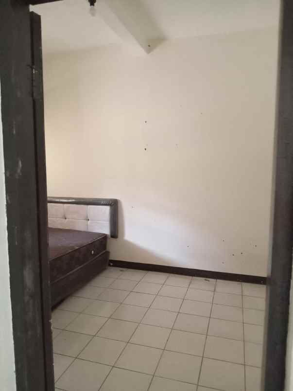 dijual rumah komplek arcamanik endah