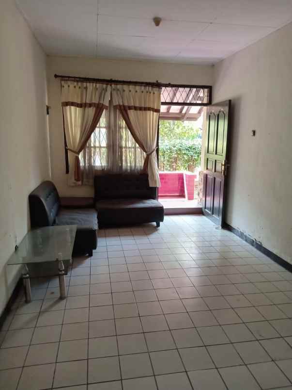dijual rumah komplek arcamanik endah
