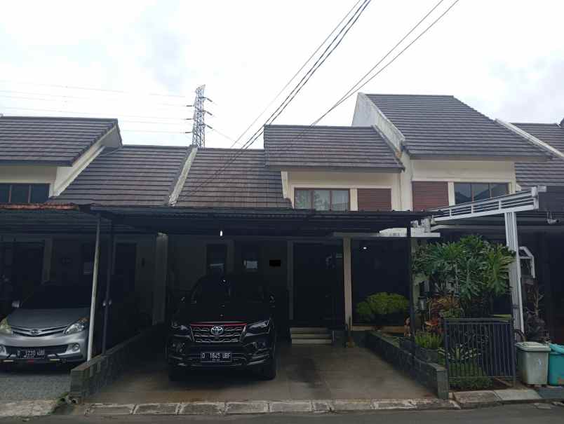 dijual rumah komplek awani residence