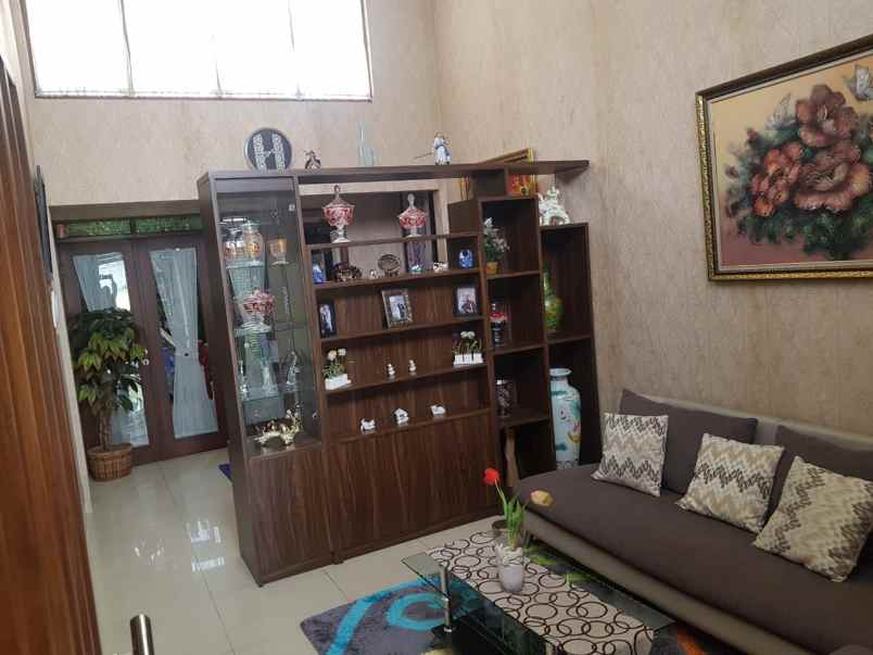 dijual rumah komplek awani residence