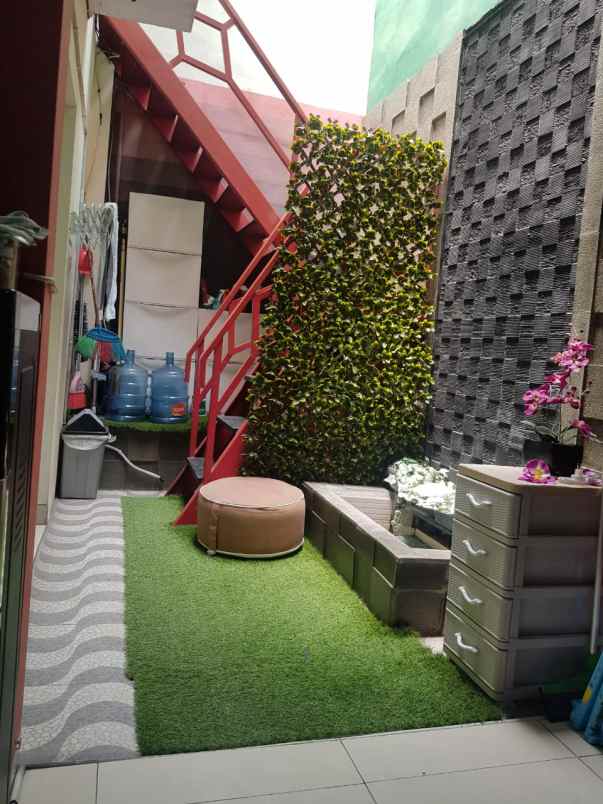 dijual rumah komplek awani residence