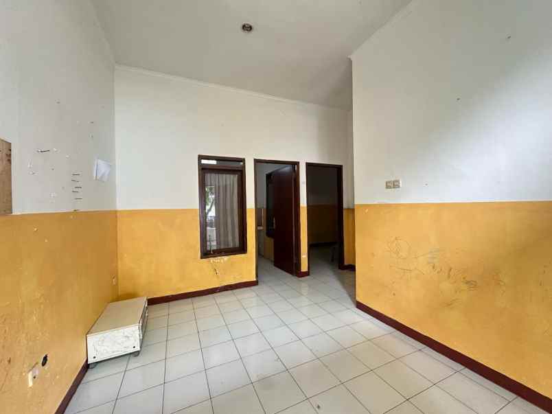 dijual rumah komplek bumi adipura