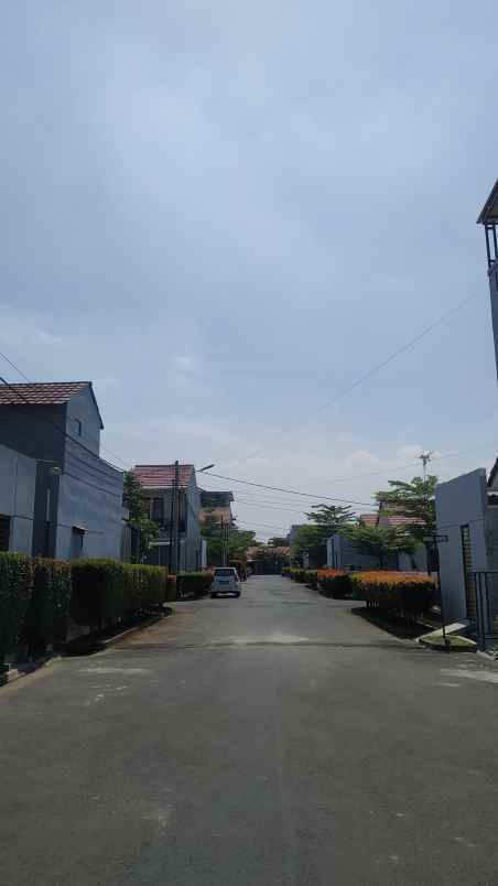 dijual rumah komplek derwati mas