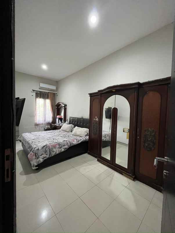 dijual rumah komplek eksklusif grand