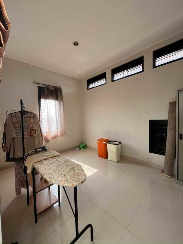 dijual rumah komplek eksklusif grand