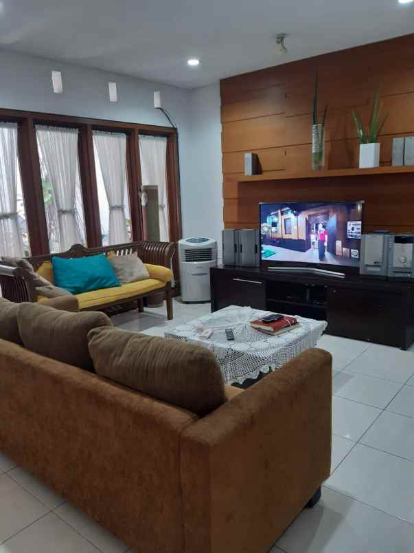 dijual rumah komplek elit batununggal