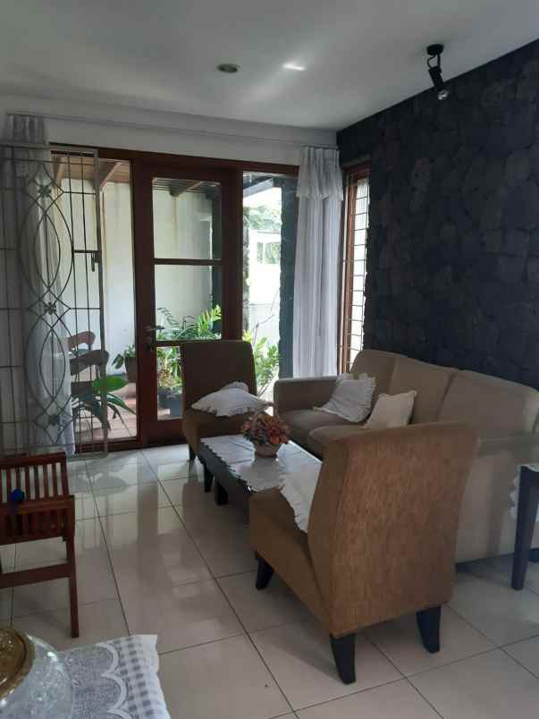 dijual rumah komplek elit batununggal