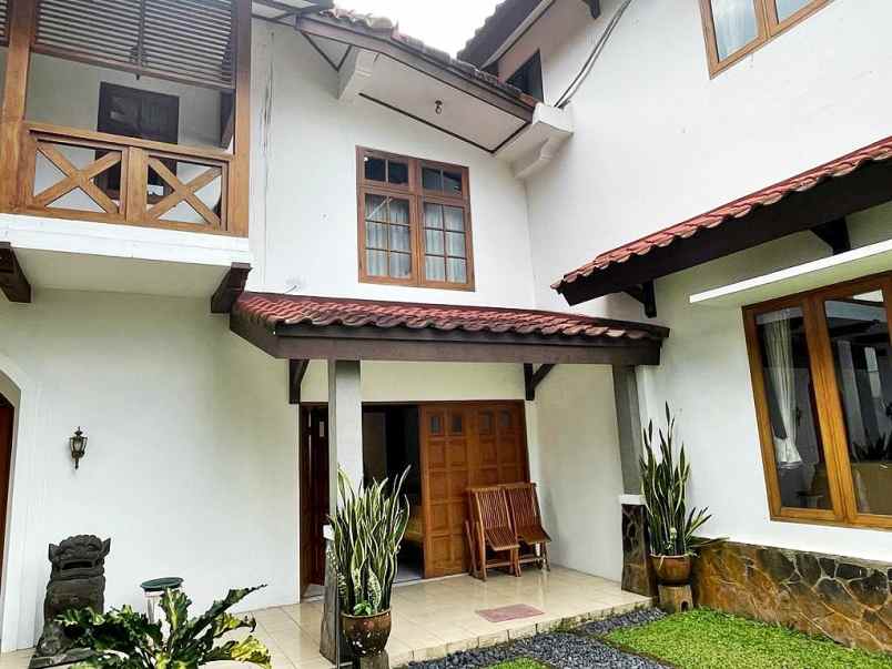 dijual rumah komplek elit rancamaya