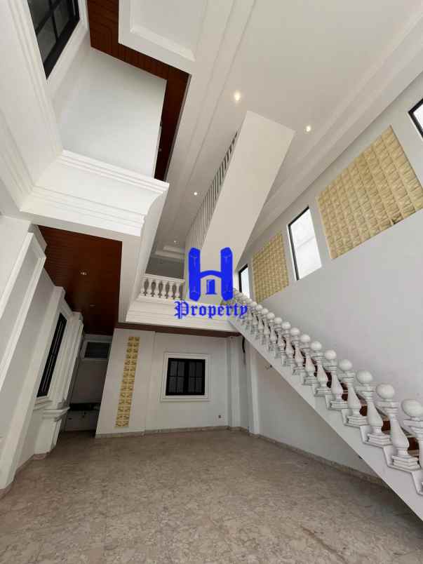 dijual rumah komplek graha metropolitan