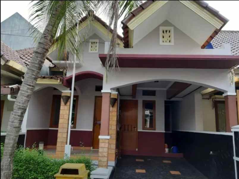 dijual rumah komplek pesona khayangan