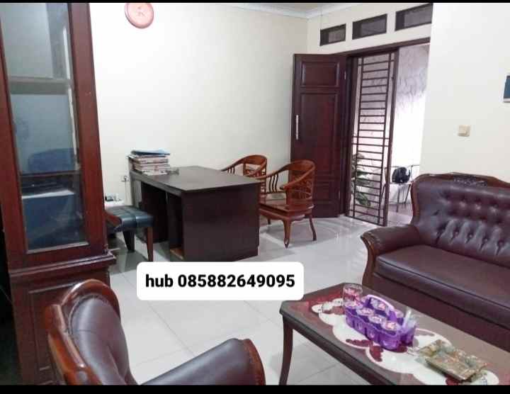 dijual rumah komplek pinggir jalan di depok