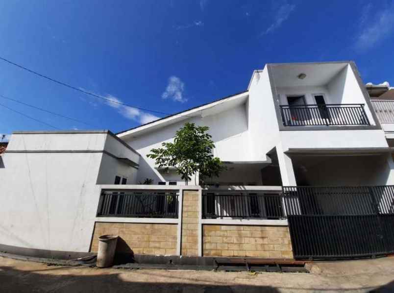dijual rumah komplek sentosa asih