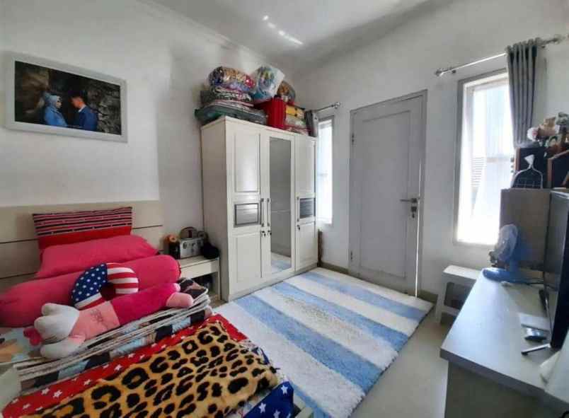 dijual rumah komplek sentosa asih