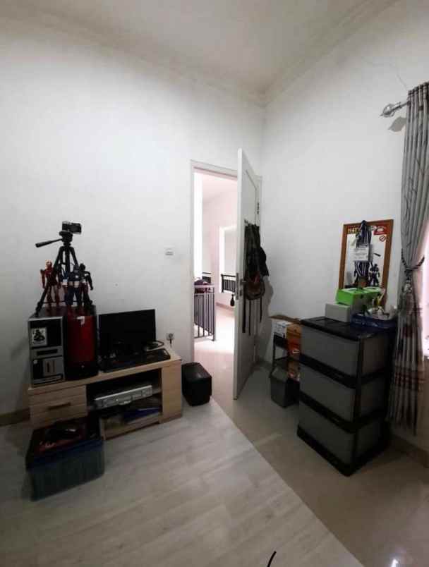 dijual rumah komplek sentosa asih