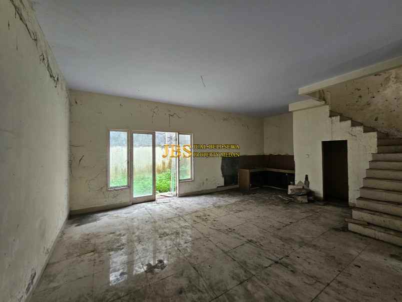 dijual rumah komplek somerset regency