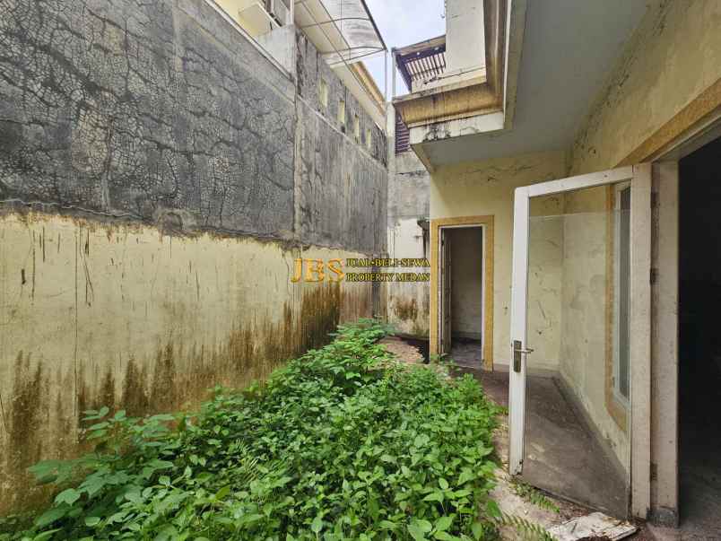 dijual rumah komplek somerset regency