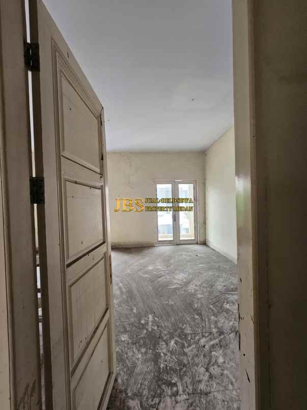 dijual rumah komplek somerset regency