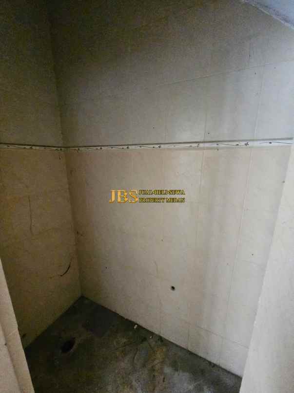 dijual rumah komplek somerset regency