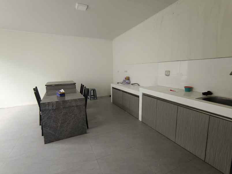 dijual rumah kota baru parahyangan