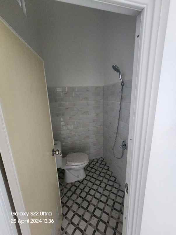 dijual rumah lapangan tembak cibubur